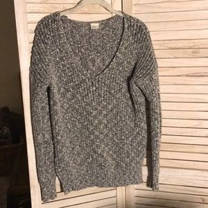 Knitted v neck sweater